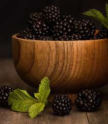 挂满枝头，红黑都有，药食同源的水果黑莓图片组图8