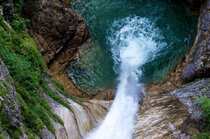 瀑布，水潭，悬崖，由上而下视觉的唯美壮观瀑布壁纸图片