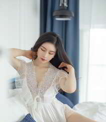 一个眼神都令人如此着迷，性感美女御姐Vanessa丝绸睡裙的私房魅力写真套图组图26