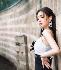 郑合惠子黑白拼接吊带裙穿搭复古胶片质感旅拍写真美照组图4