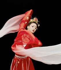 姜贞羽古装红装打扮翩翩起舞韵味十足写真美照组图4