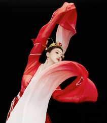 姜贞羽古装红装打扮翩翩起舞韵味十足写真美照组图5