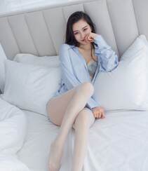 第一眼就吸引人的性感美女御姐Vanessa蓝色衬衫内衣居家慵懒心动写真套图组图23