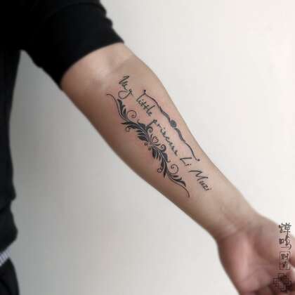 男生手臂字符，字母纹身图案图片
