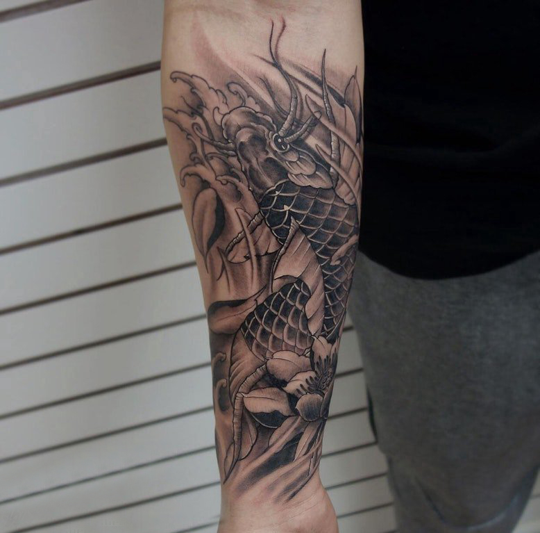 鲤鱼纹身，纹在男生手臂的大鲤鱼纹身图案图片欣赏第1张图片