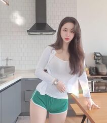 前凸后翘超性感韩国网红美女模特精选诱惑写真，自拍，生活照图片集组图19