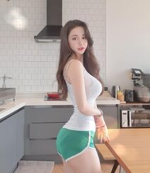 前凸后翘超性感韩国网红美女模特精选诱惑写真，自拍，生活照图片集组图21