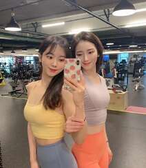 酷爱健身，身材超好的韩国美女性感运动装，休闲装，自拍生活照图集欣赏组图2