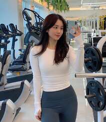 酷爱健身，身材超好的韩国美女性感运动装，休闲装，自拍生活照图集欣赏组图37