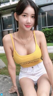 又纯又欲，身材超好，颜值高的韩国美女MIU精选紧身穿搭系列生活照壁纸组图10