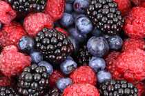 蓝莓，山莓，黑莓，满满的浆果，野果美味壁纸图片
