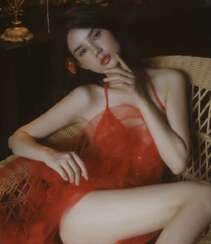 昏暗灯光，红衣美人，温馨私房里的性感情趣内衣美少女温柔艺术写真诱惑图片组图3