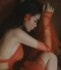 昏暗灯光，红衣美人，温馨私房里的性感情趣内衣美少女温柔艺术写真诱惑图片组图5