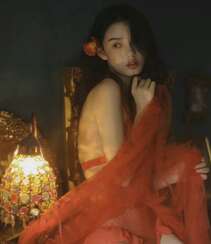 昏暗灯光，红衣美人，温馨私房里的性感情趣内衣美少女温柔艺术写真诱惑图片组图2