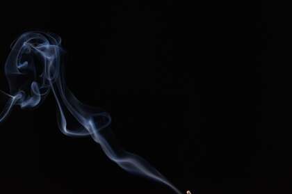 烟 烟雾 袅绕 黑色背景 简约烟雾艺术摄影壁纸图片
