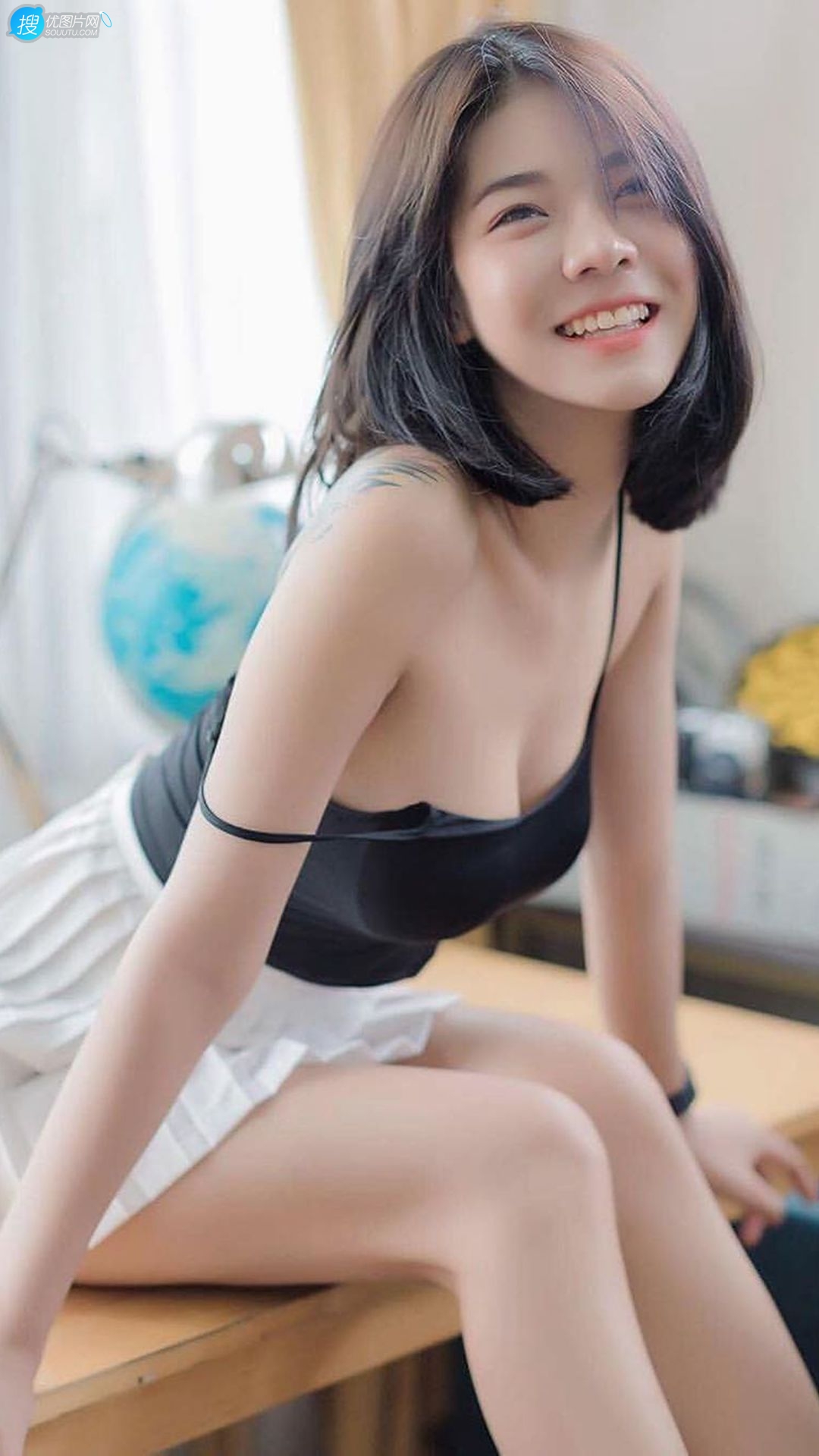 一个眼神都令人如此着迷，性感美女御姐Vanessa丝绸睡裙的私房魅力写真套图套图38