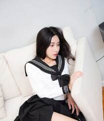 美女小姐姐茯苓白底黑领制服短裙穿搭日系满满居家可人写真图片组图7