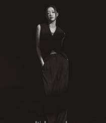 韩国女团歌手成员YooA时尚个性写真登杂志图片组图6