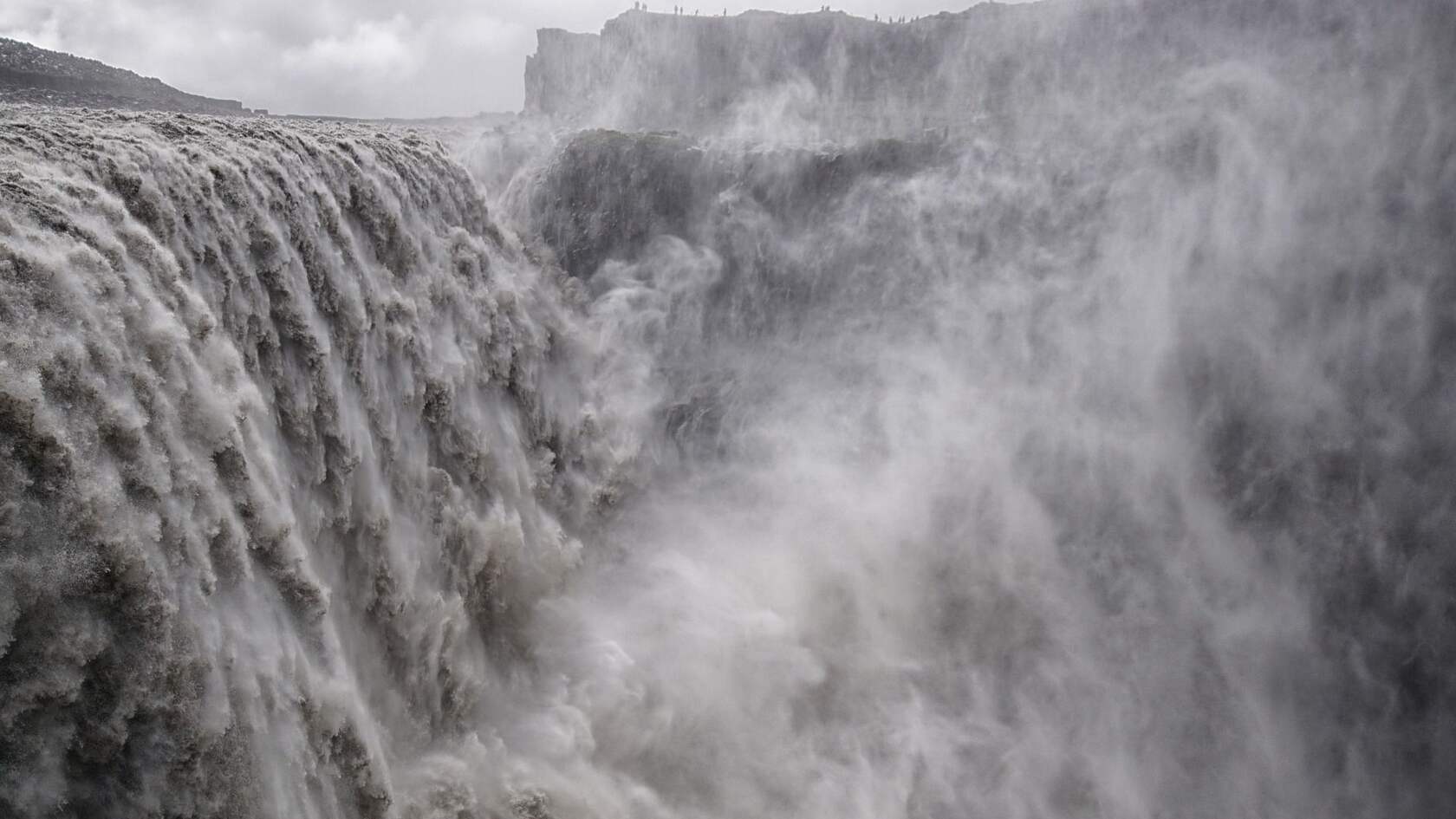 欧洲落差最大、流量最大的瀑布，壮观澎湃的黛提瀑布壁纸图片第2张图片
