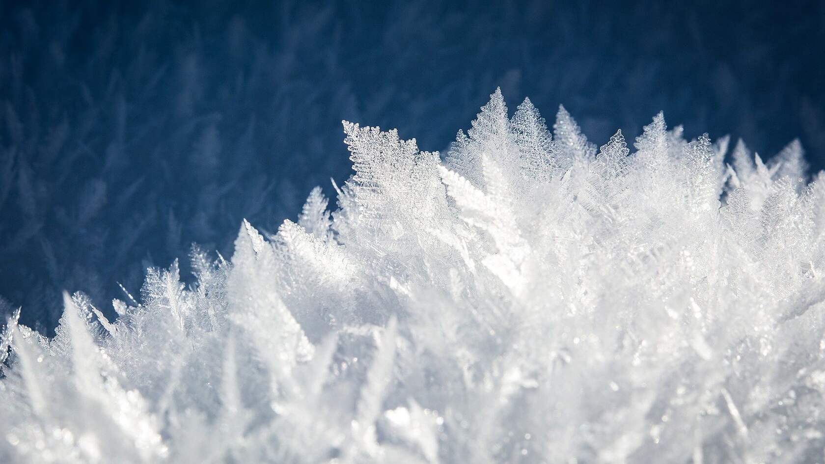 晶莹的雪花，冰晶唯美壁纸图片套图3