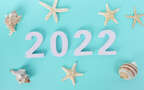 2022立体积木文字壁纸，蓝色背景，闹钟，放大镜，海星，简约2022图片组图2