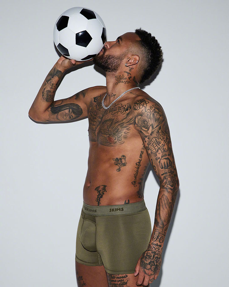 满身纹身的巴西足球明星内马尔男士内衣代言写真图片图片