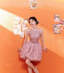 鞠婧祎化身粉色甜甜圈少女，带砖粉裙穿搭甜美可爱又迷人组图6