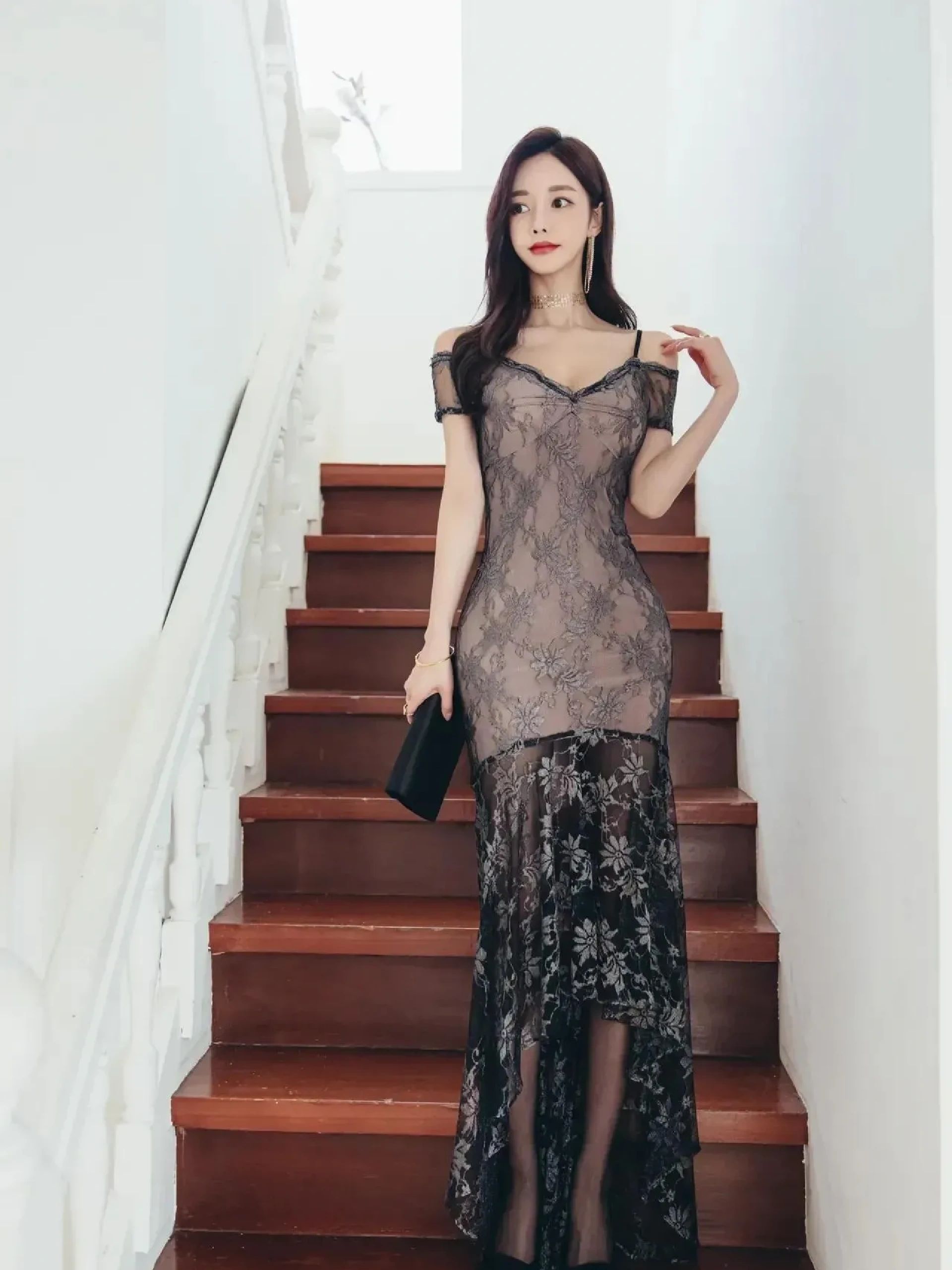 韩国美女孙允珠性感吊带黑色蕾丝黑纱裙楼梯间优雅写真图片图片