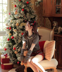 圣诞节要到了哦，圣诞树前甜心女孩双马尾加毛衣短裤高清私房写真照组图11