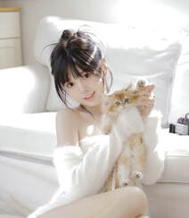 美少女和她的可爱小猫，超白皙粉嫩大长腿漂亮可人美女暖白穿搭私房写真套图组图4