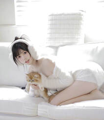 美少女和她的可爱小猫，超白皙粉嫩大长腿漂亮可人美女暖白穿搭私房写真套图组图6
