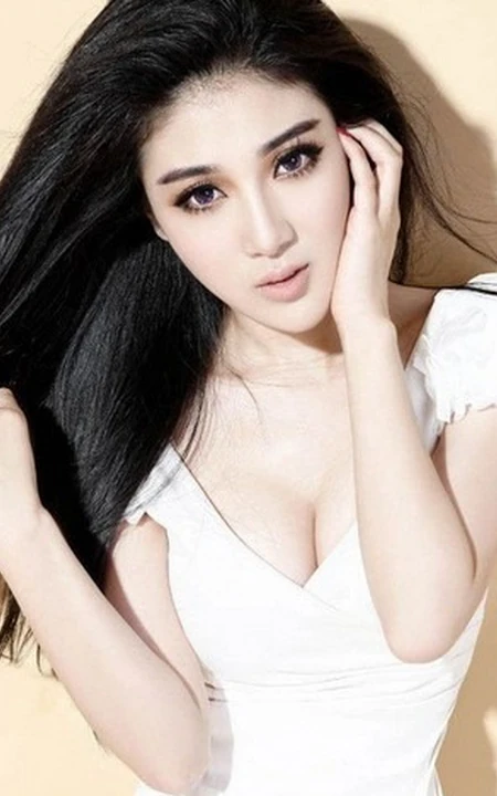 气质女生模特李心蕊高清写真（10P）