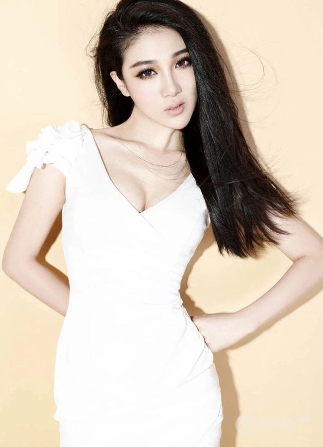 气质女生模特李心蕊高清写真（10P）