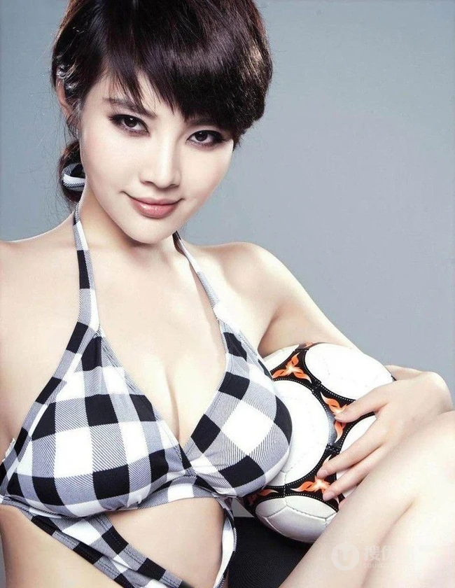 徐冬冬图片_徐冬冬足球宝贝图片（10P）