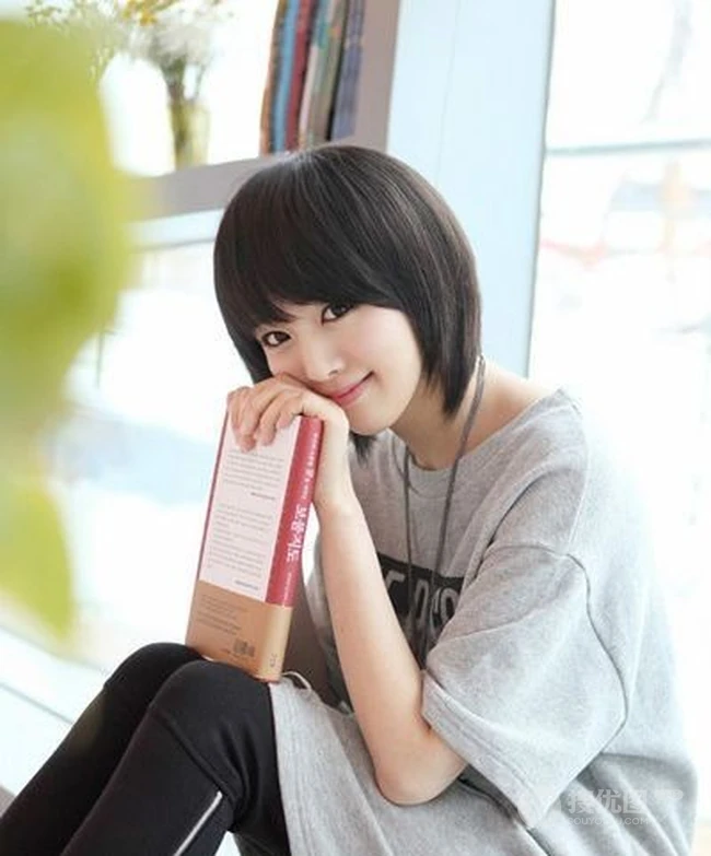适合女生的中短发女生图集 第1张