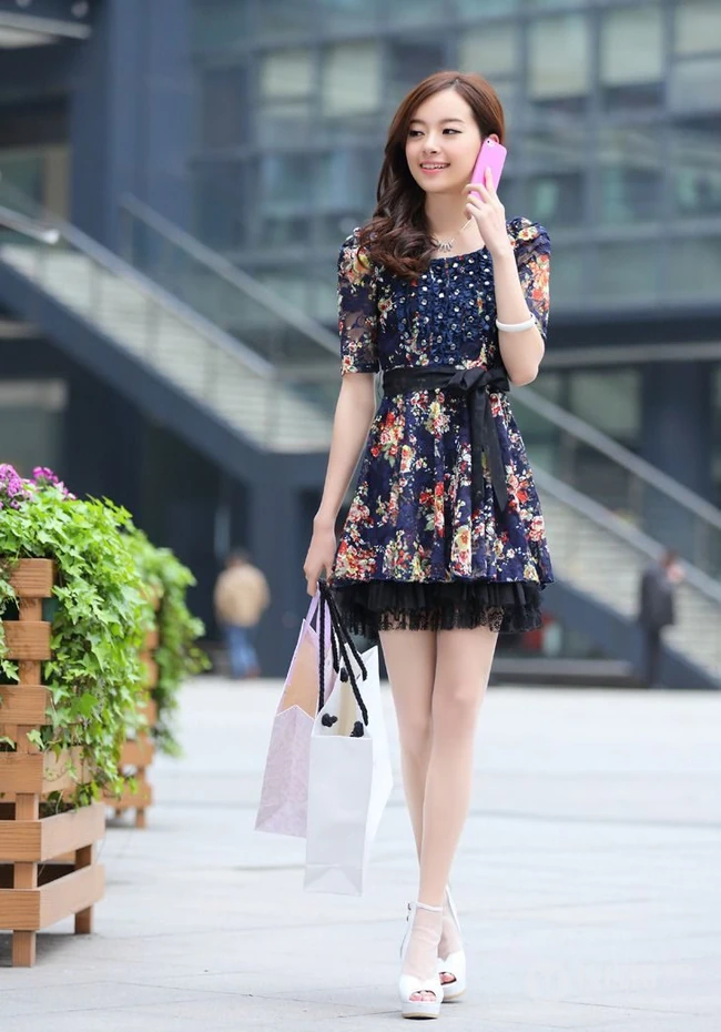 两种类型的长腿气质女生图片（27张）