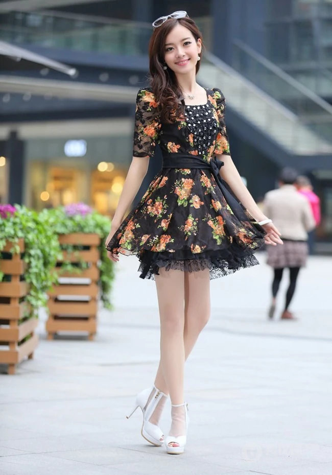 两种类型的长腿气质女生图片（27张）