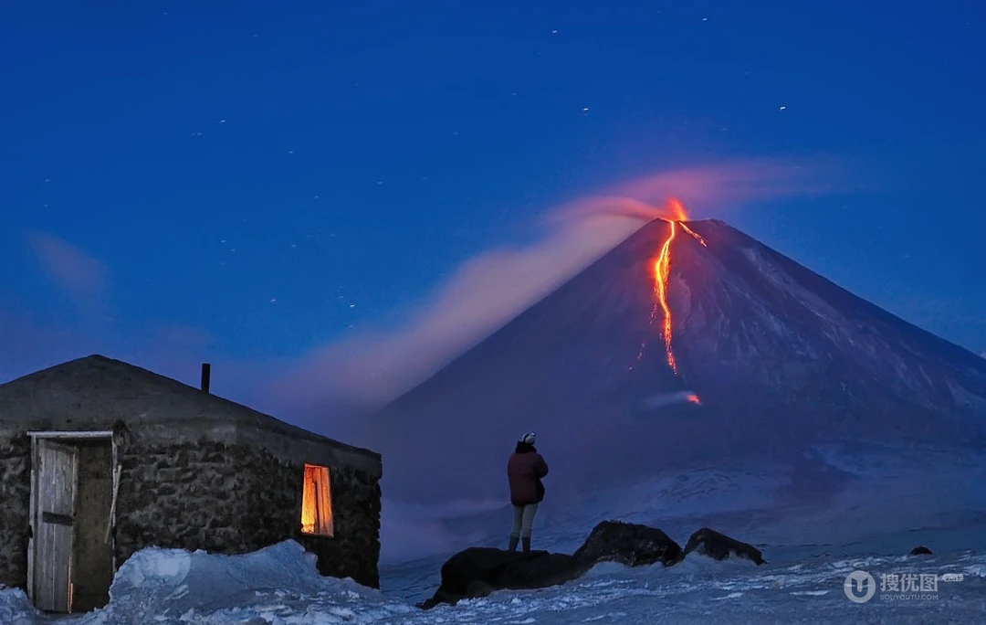 俄罗斯克柳切夫火山图片