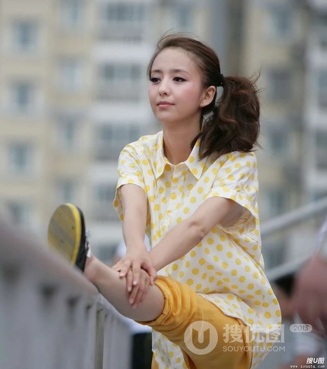 佟丽娅-雷佳音主演电视剧《断奶》高清海报剧照