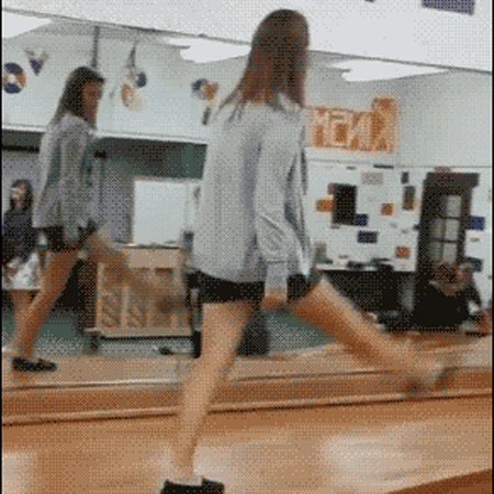 妹子你太臭美了