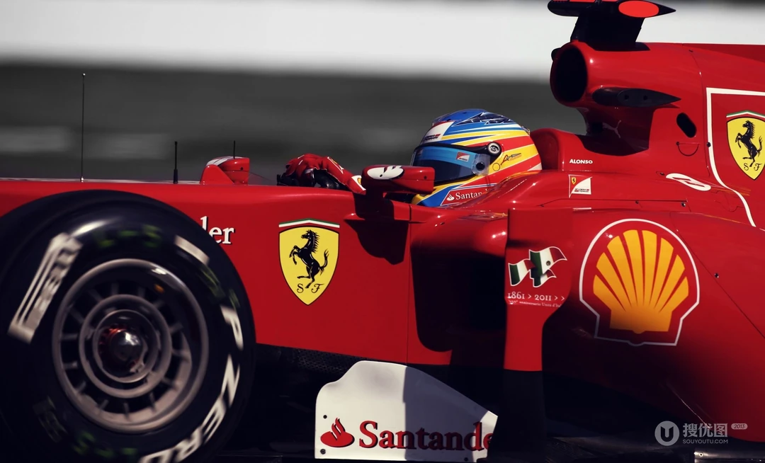 F1赛车展览吸引众人围观