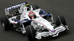 F1赛车赛道竞技中的高清壁纸桌面