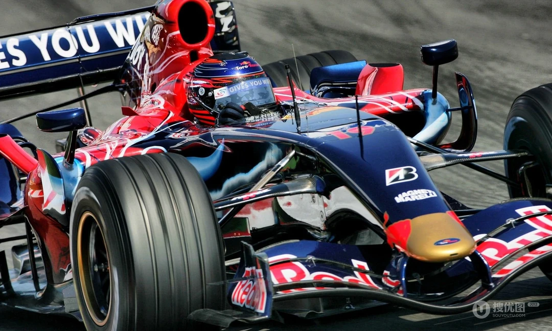 F1赛车赛道竞技中的高清壁纸桌面