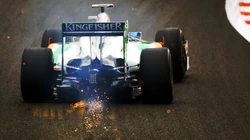 F1赛车赛道竞技中的高清壁纸桌面
