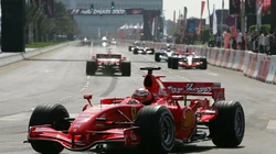 F1赛车赛道快拍桌面壁纸
