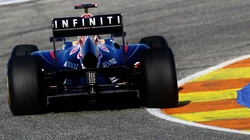 F1赛车赛道快拍桌面壁纸