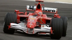 F1赛车赛道快拍桌面壁纸