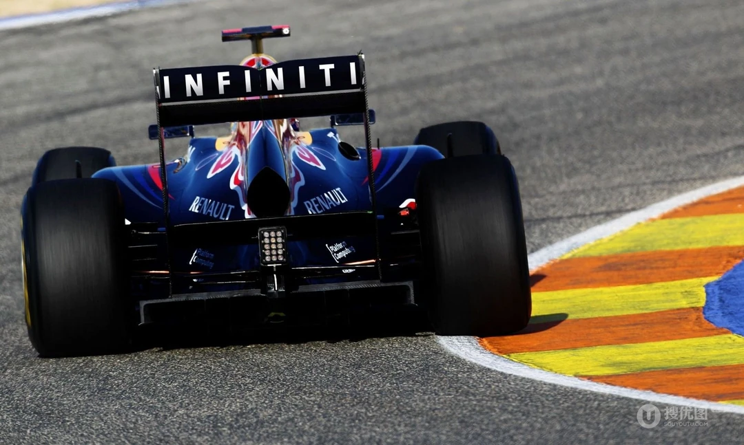 F1赛车赛道快拍桌面壁纸