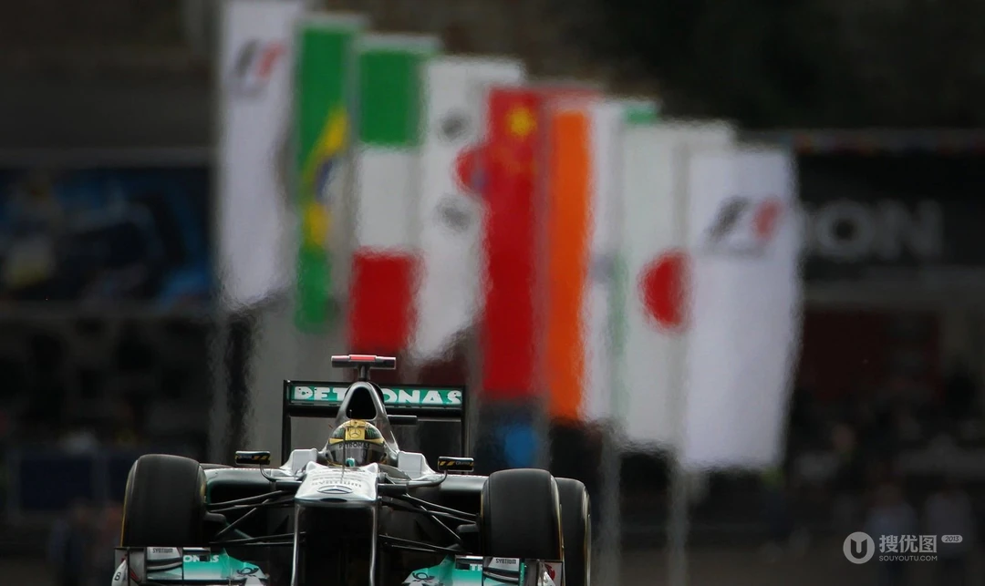 F1赛车团队合照及他们的赛车壁纸