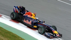 F1赛车赛道中高清壁纸桌面